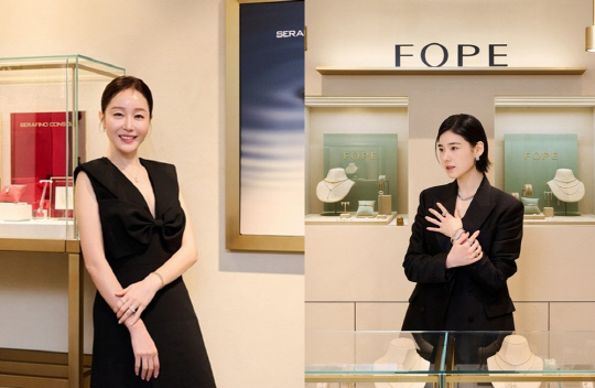 배우 엄지인(왼쪽)과 정은채.<포페, 마르코 비체고, 카밀리, 세라피노 콘솔리 현대백화점 무역센터점 제공>